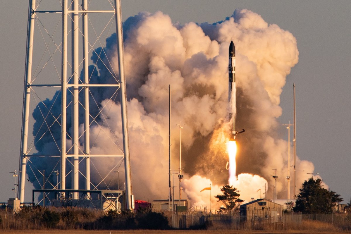 Electron launches from Rocket Lab Complex 2 on Wallops Island Virginia Image credit Brady Kenniston 2 web2