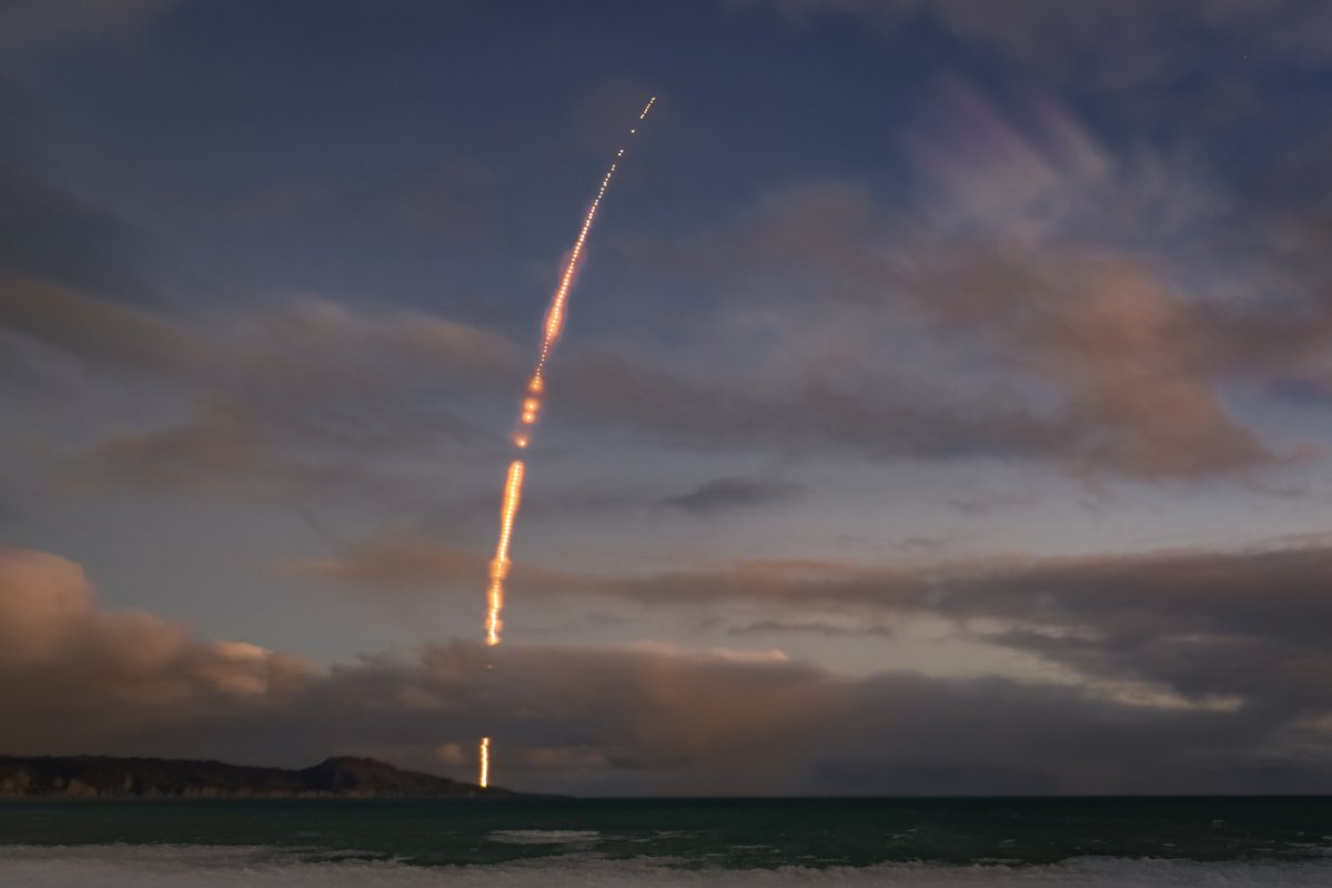 F12 Launch Streak CREDIT www.instagram.com d.menz photography sml