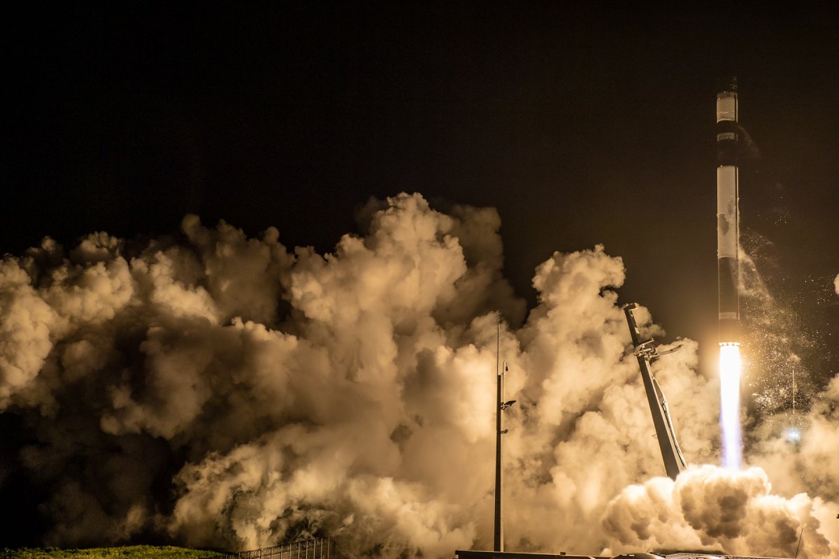 F31 LiftOff 002 low low