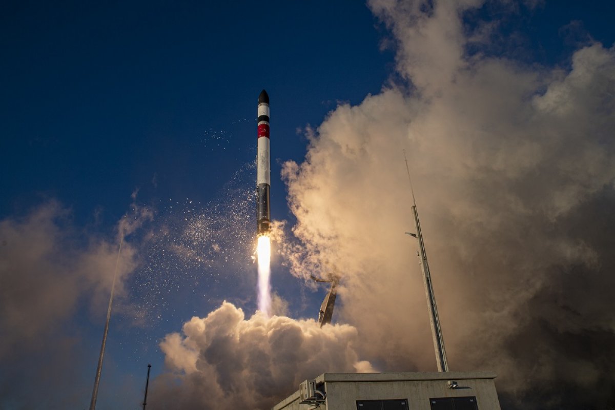 F32 Liftoff 004 Small 1 web2